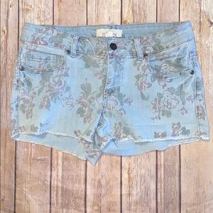 FOREVER 21 FLORAL DENIM SHORTS